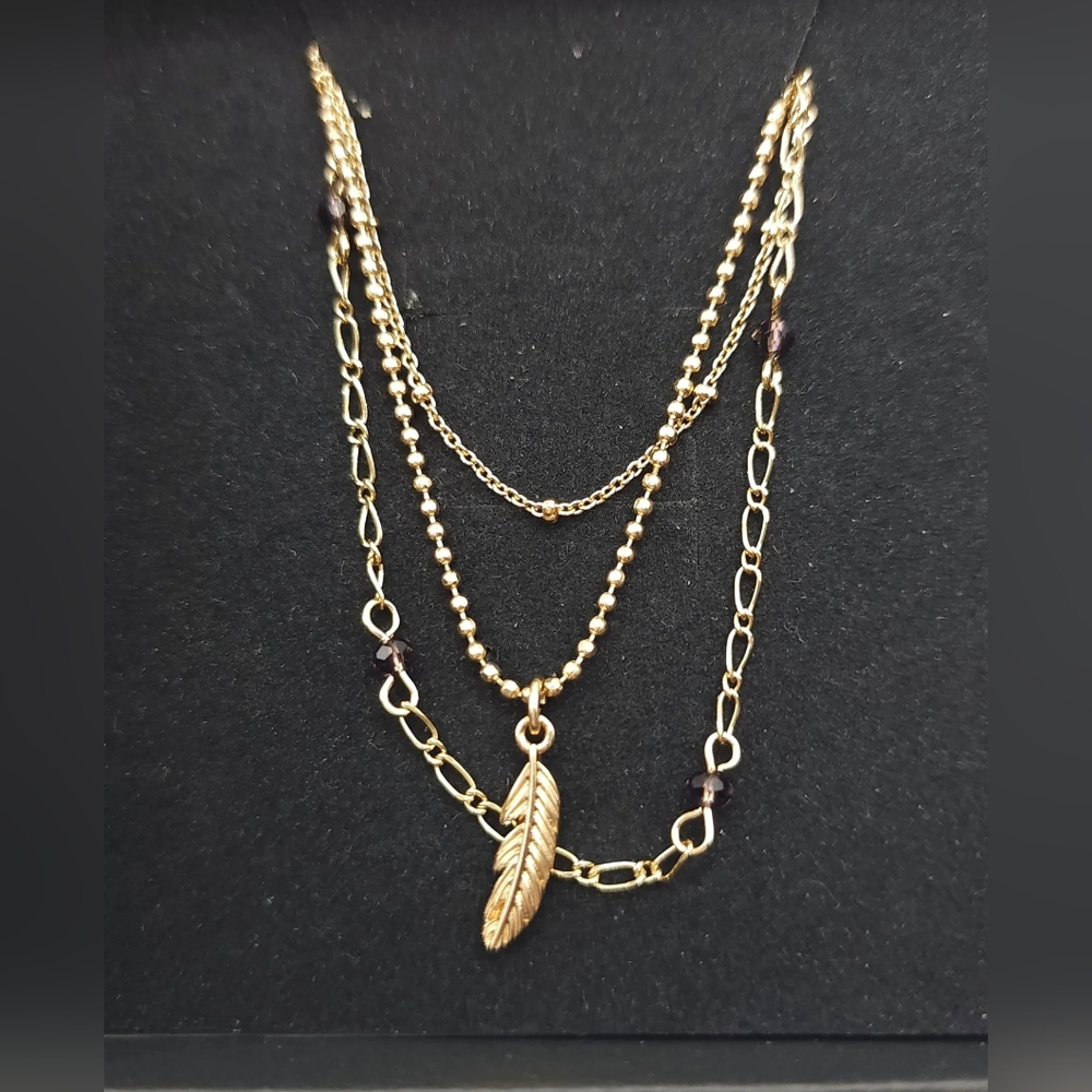Layered chain feather charm necklace - Picture 5 of 6